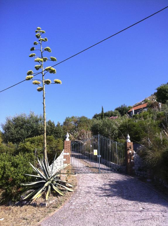 Villa "Ai Galli" Terracina Exterior foto